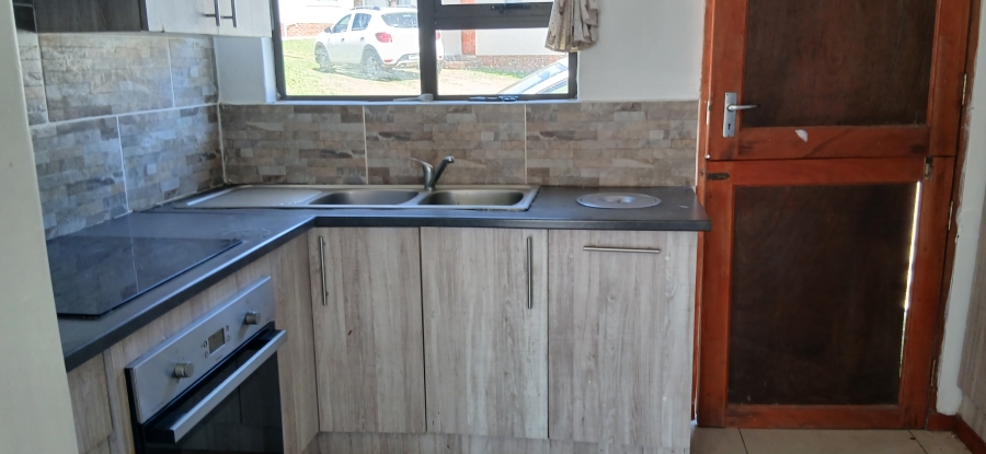 To Let 3 Bedroom Property for Rent in Cove Rock Eastern Cape